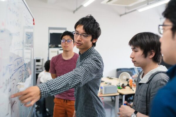 Siemens teams up with course author Fram Akiki to offer free digital transformation course