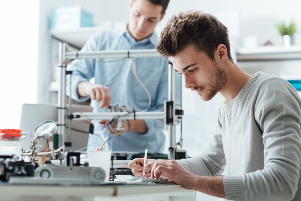 Engineering students working in a lab