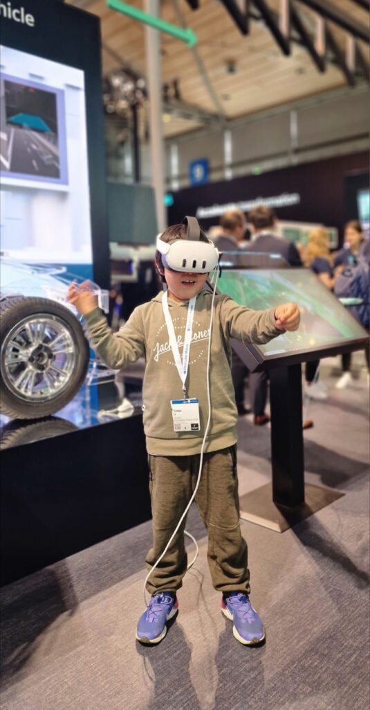Children using VR Goggles at show
