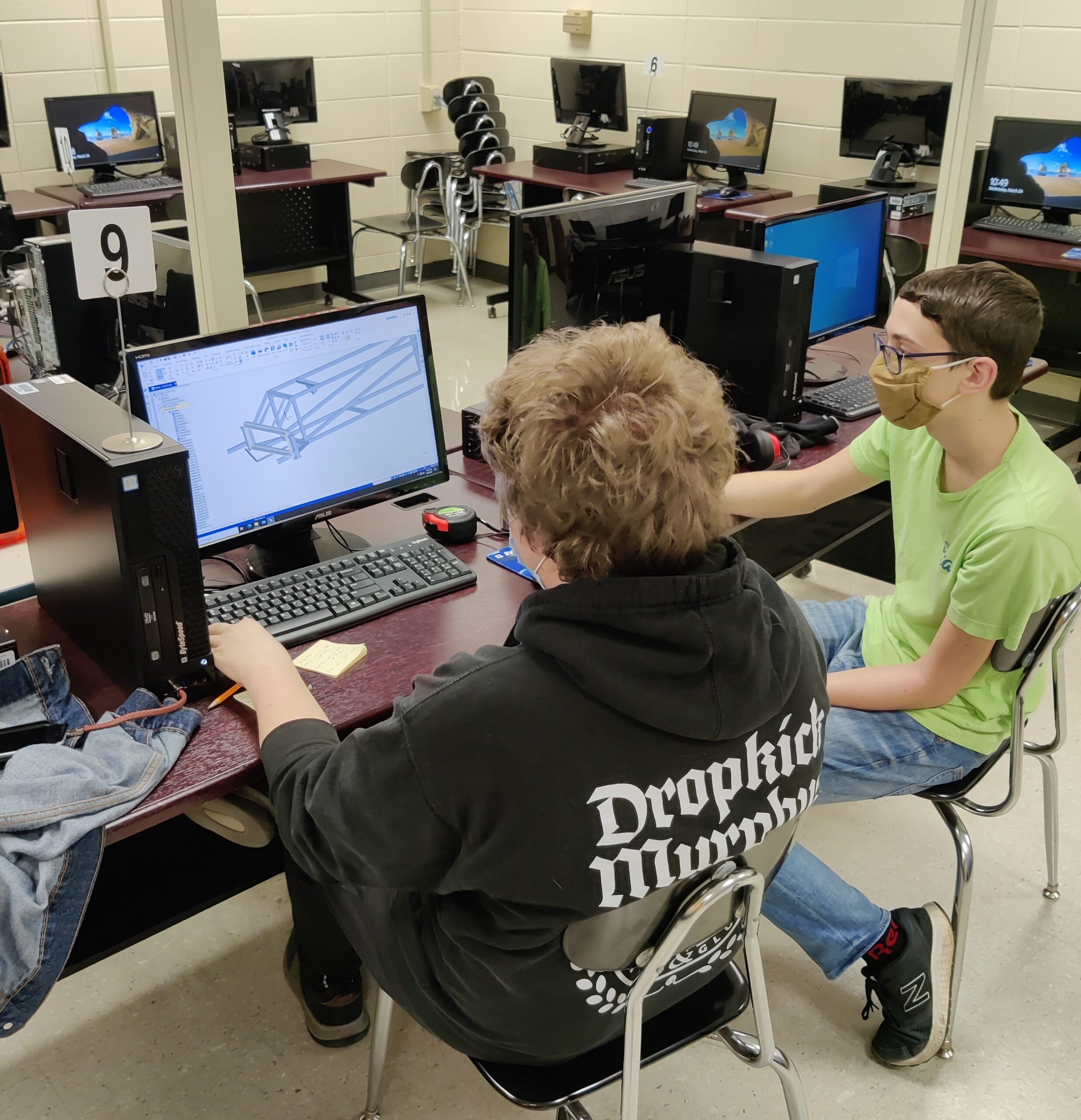 Students using Solid Edge CAD software